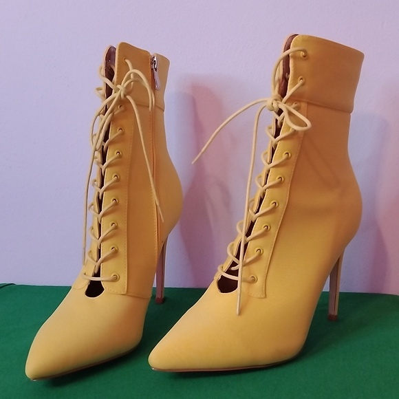 🎉Host Pick🎉 Womens Yellow Azalea Wang Booties - Picture 4 of 11